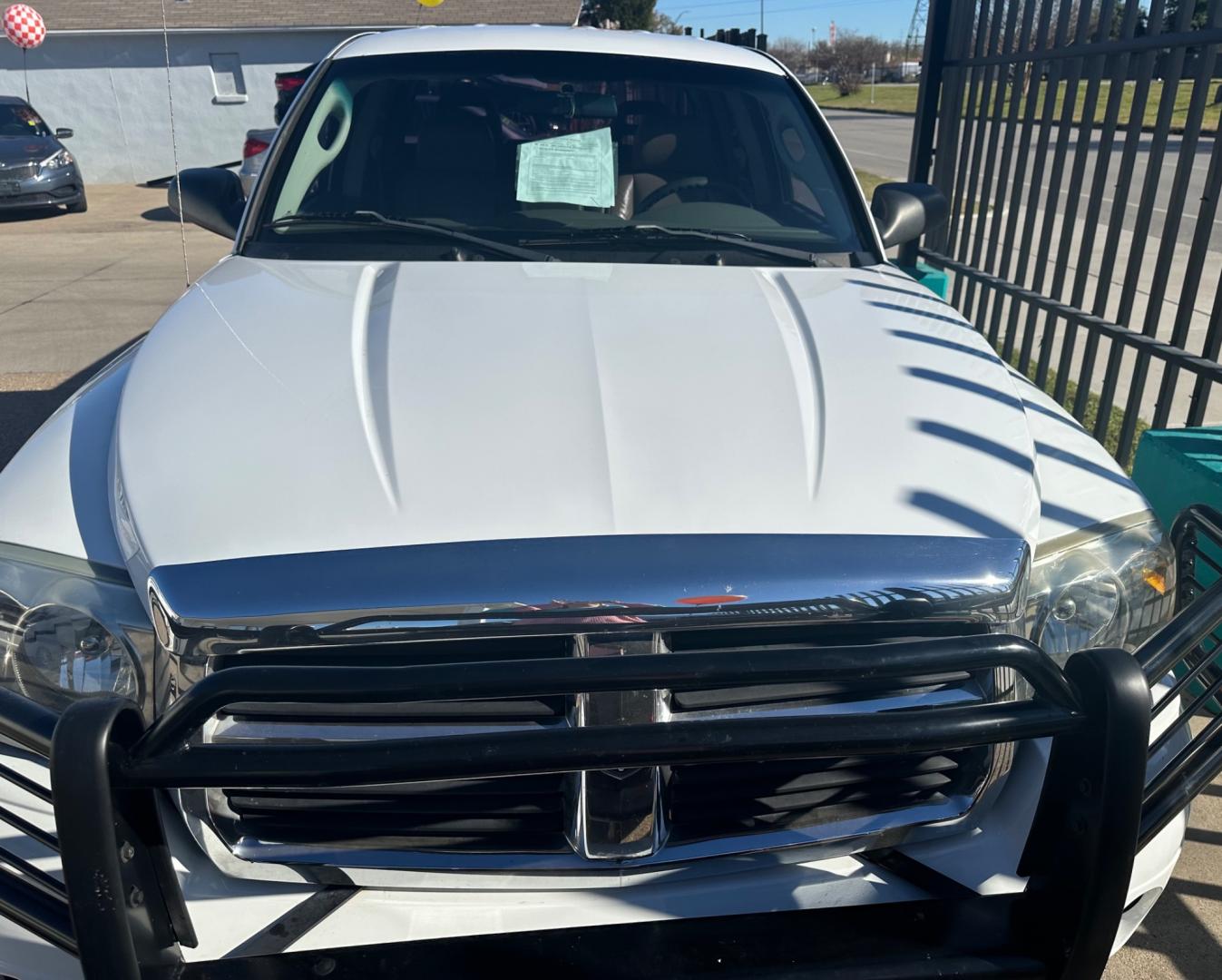 2006 WHITE /GRAY Dodge Dakota (1D7HE48KX6S) , located at 2001 E. Lancaster, Ft. Worth, 76103, (817) 336-7000, 32.746181, -97.301018 - Photo#1